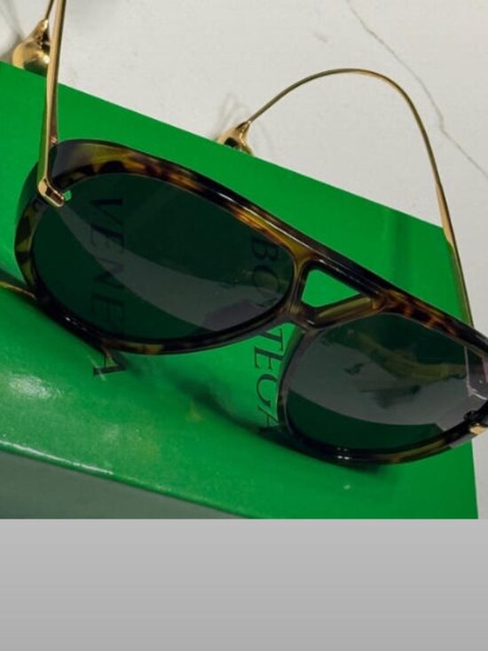 Bottega Veneta Tortoiseshell Frame Sunglasses - With Original Case main image 2